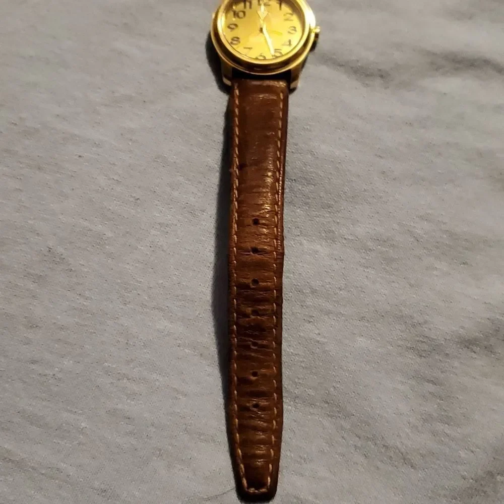 Vintage 1996 Guess Women's‎ Analog Watch Gold Color Brown Leather